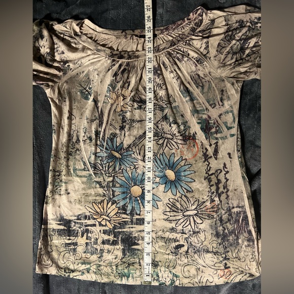 ✨CLEARANCE✨ Floral Top, cap sleeve - Picture 6 of 7